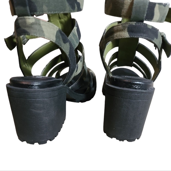DIRTY LAUNDRY NWOT Fun Stuff Heeled Strappy Sandal In Camo Size 8.5 EUR 39 - Picture 6 of 13
